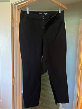 Old Navy Black Women’s Pixie Skinny Pants